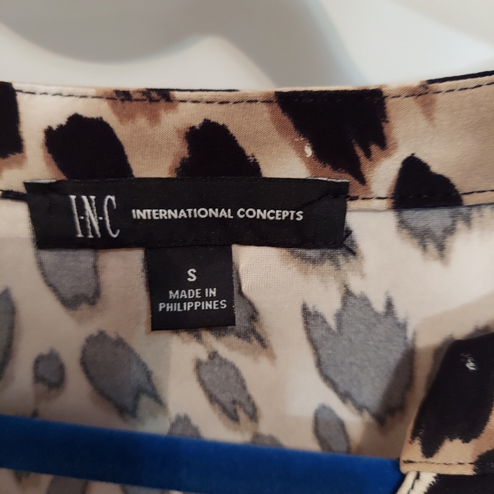 Button Down Front Cheetah Top - image 5